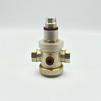 Редуктор давления ВВ 3/4" под манометр 1/4" давление на выходе 0,5...6 бар ITAP 143 